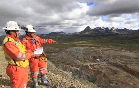 PERFORACIÓN-Y-VOLADURA-EN-MINERÍA-SUPERFICIAL-770x450